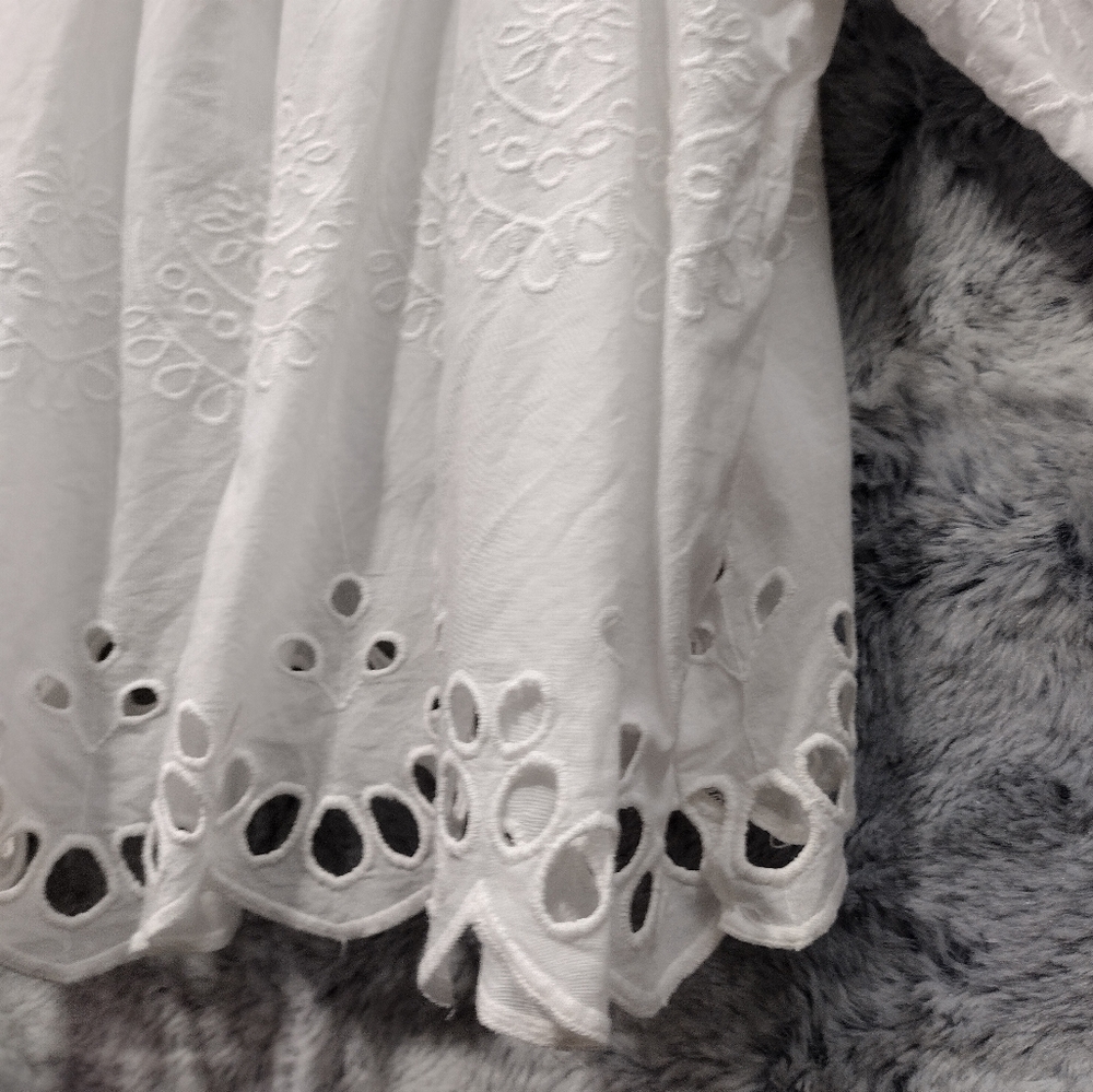 Universal Thread White Blouse - Picture 5 of 10